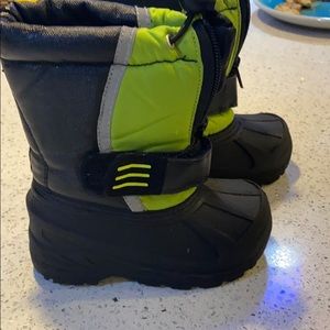 Toddler boys size 6 snow boots (worn once)